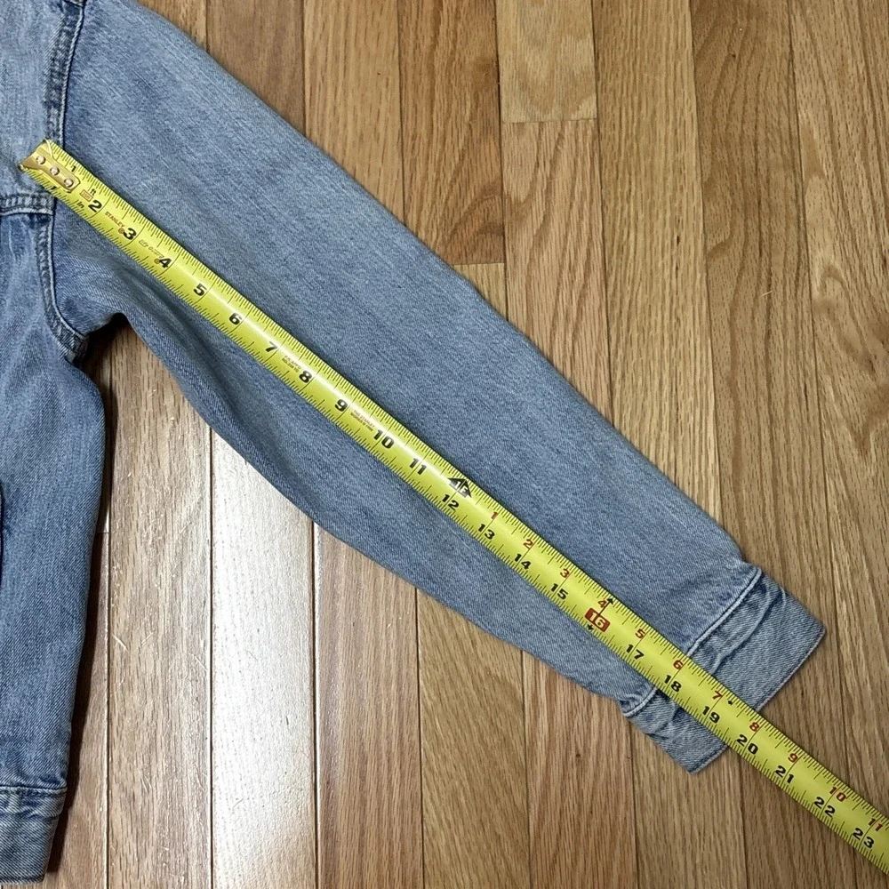 Levi's Light Stonewash Front Button Closure  Trucker Denim Jacket - Size Medium